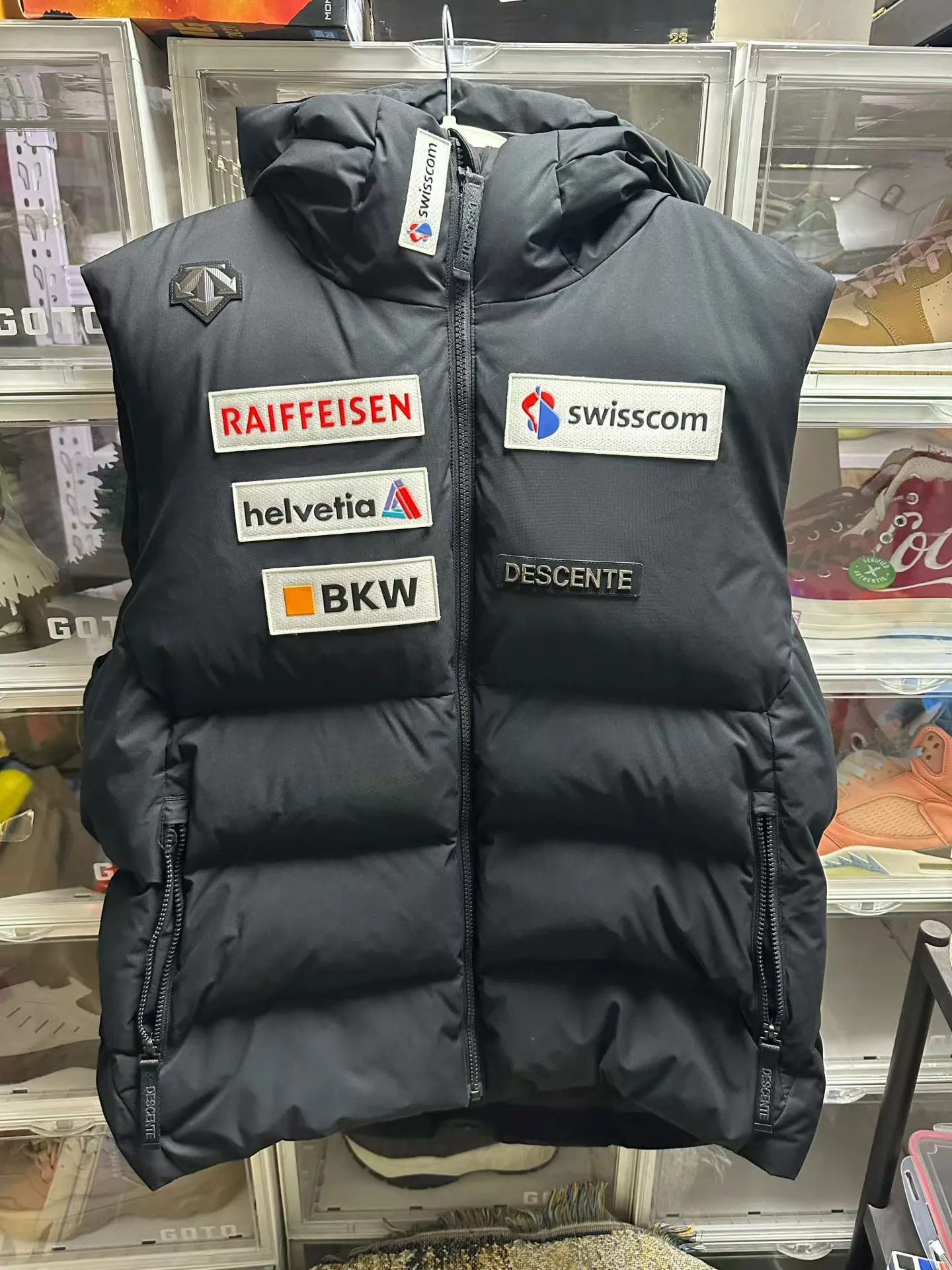Descente DESCENTE Down Vest L Size Like New Size US L / EU 52-54 / 3 - 1 Thumbnail