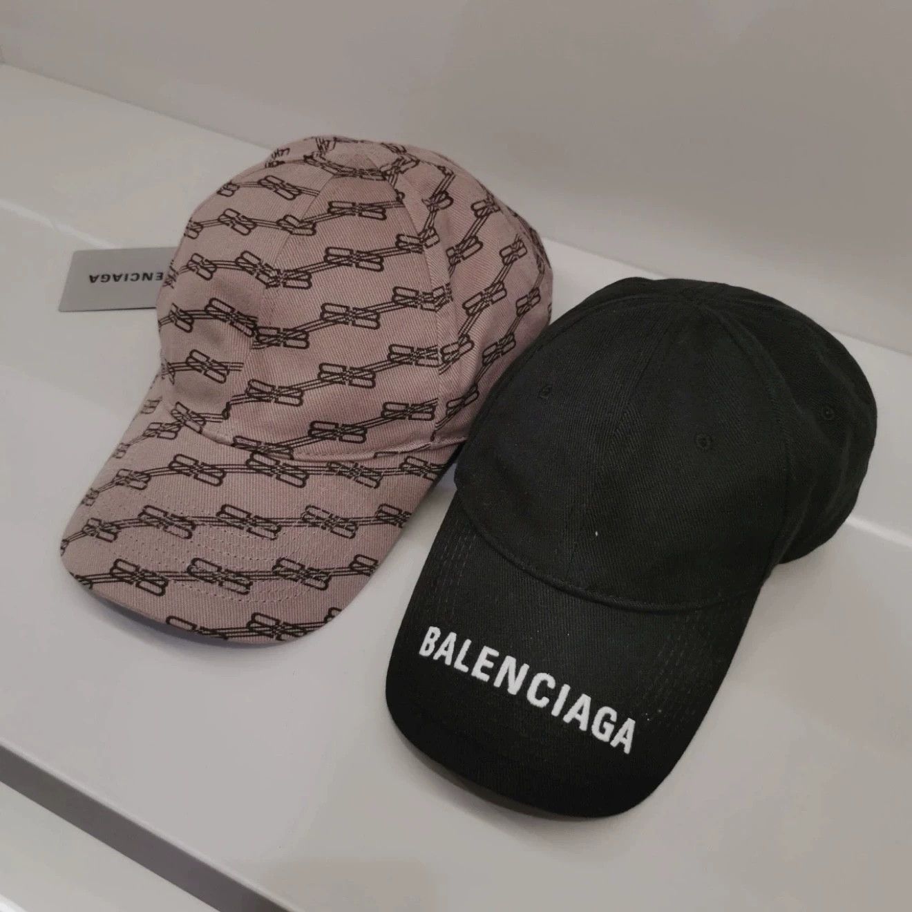 Balenciaga Balenciaga Black & White Allover Logo Beanie  display picture 2