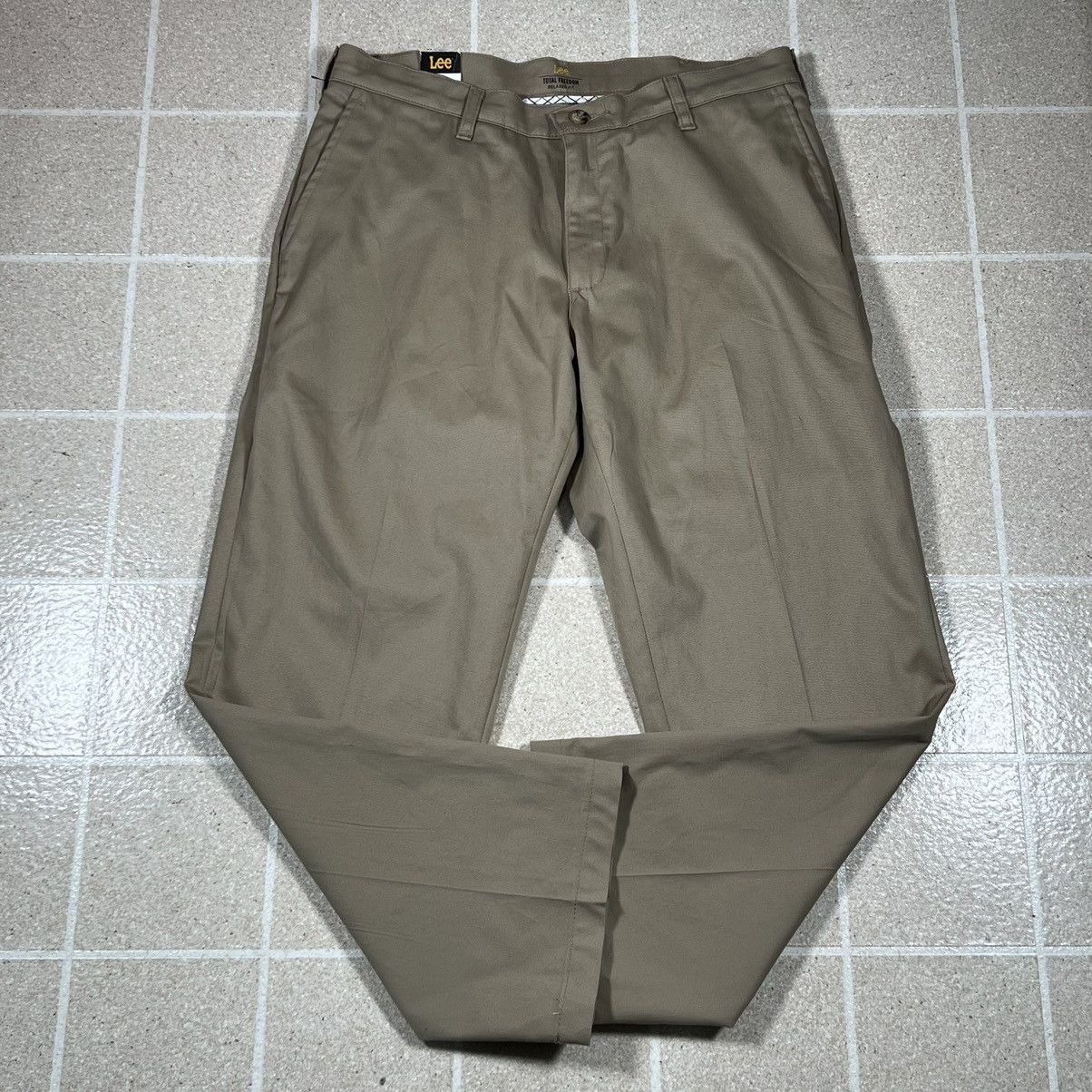 Lee LEE Total Freedom Pants Relaxed Fit Stretch Beige Khaki Size US 34 / EU 50 - 1 Thumbnail