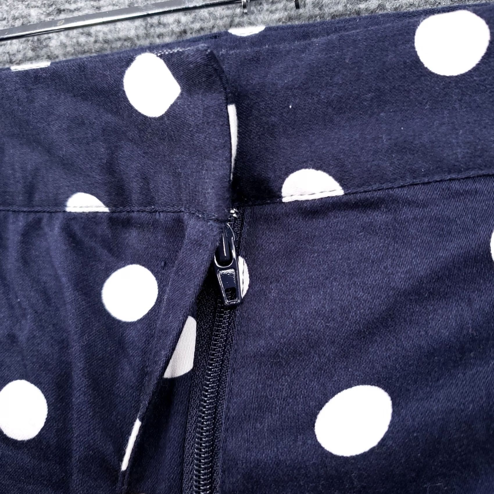 Michael Kors Michael Kors Shorts Womens 10 Blue Chino Polka Dots Mid Rise Medium Wash Zip Fly (Regular) Size 32" / US 10 / IT 46 - 7 Thumbnail