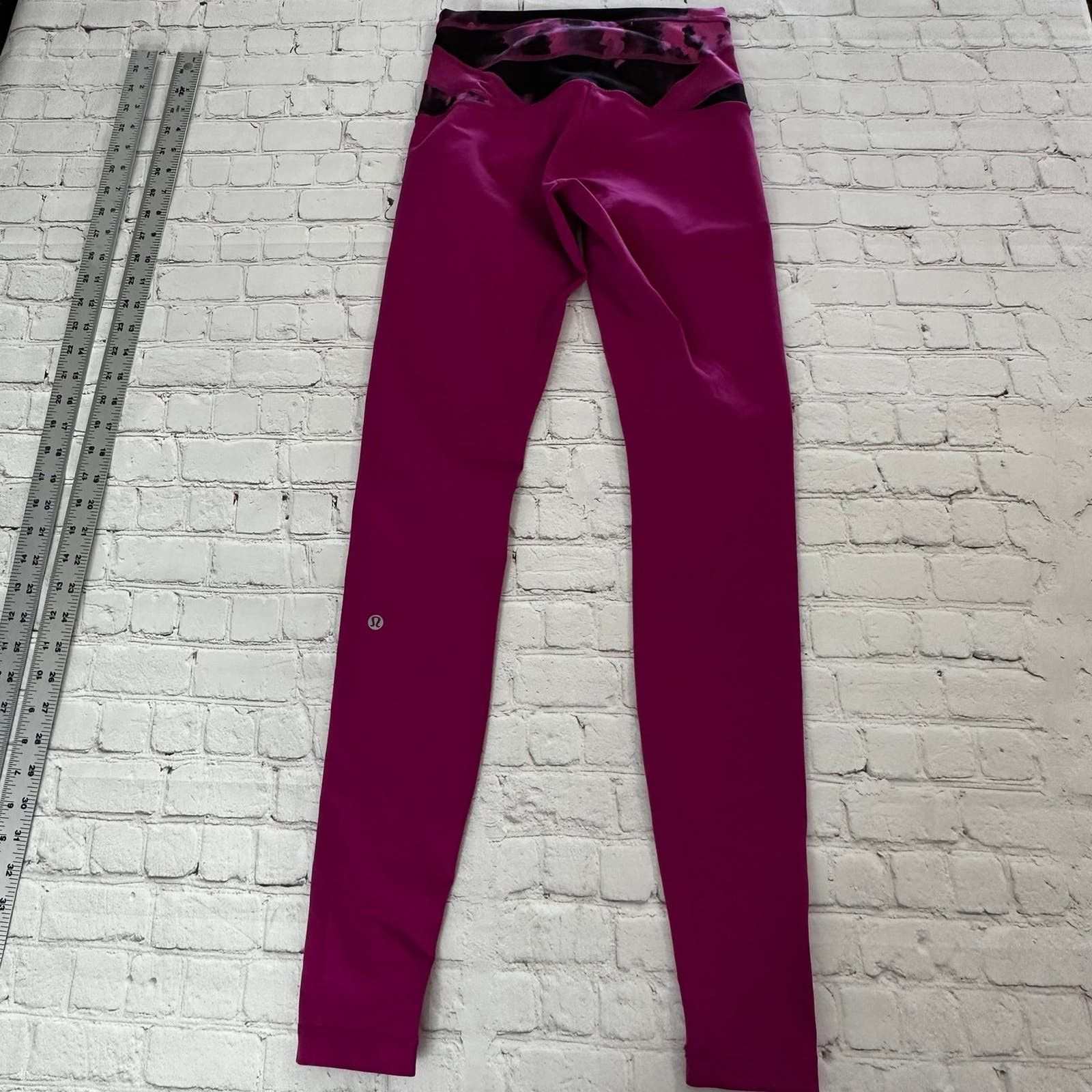 Lululemon Reversible Lululemon Leggings size 6 Size 28" / US 6 / IT 42 - 6 Thumbnail