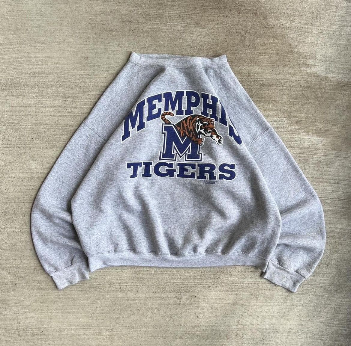 Vintage Vintage Memphis Tigers sweater Size US L / EU 52-54 / 3 - 1 Thumbnail
