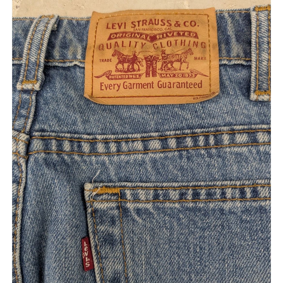 Levi's × Vintage Vintage Levis 550 Relaxed Fit washed blue denim jeans Size US 39 - 3 Thumbnail