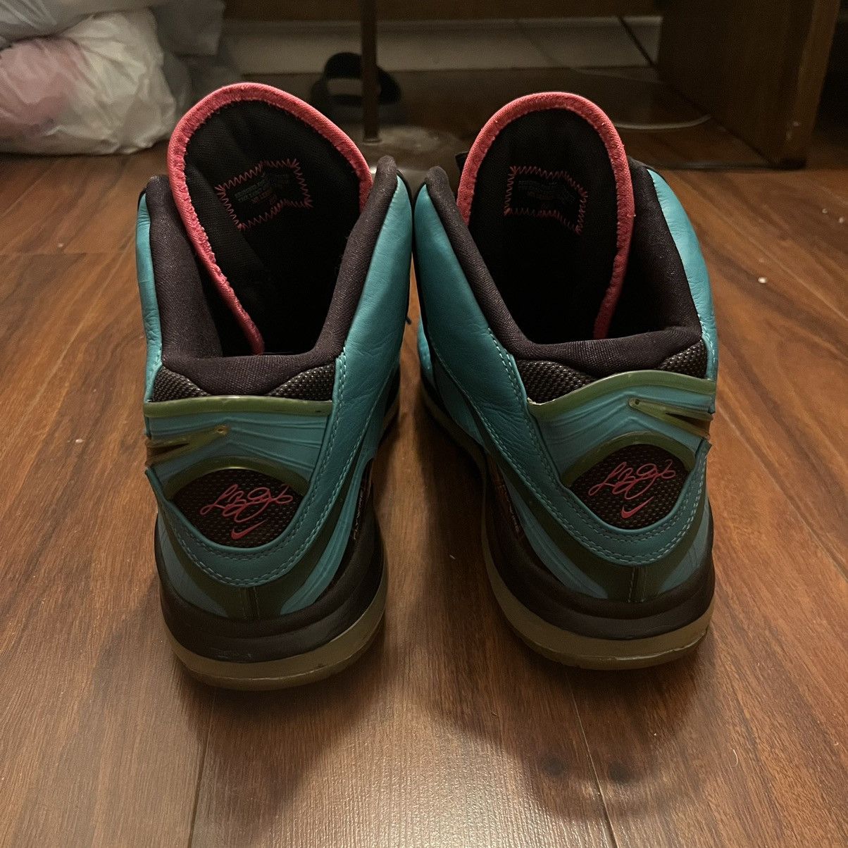 Nike Nike LeBron 8 South Beach (Pre-Heat) 2010 Size 13 417098-401 Size US 13 / EU 46 - 4 Thumbnail