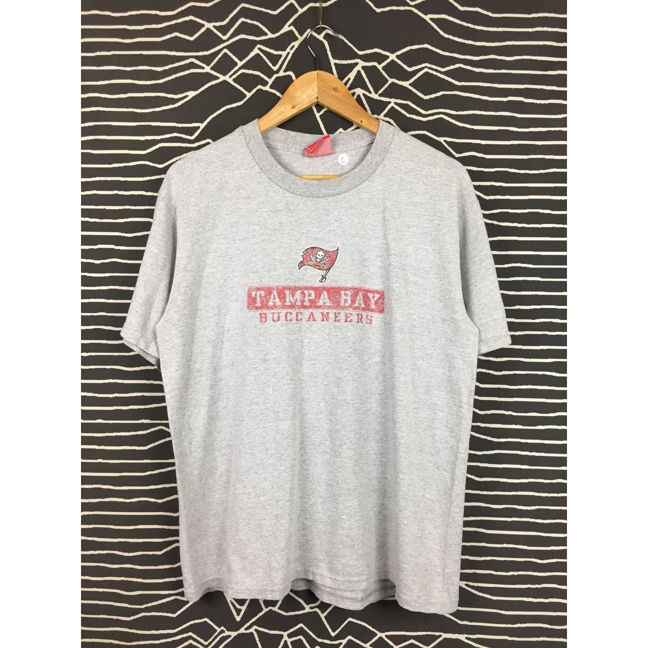 NFL × Sports Specialties × Vintage Vtg Tampa Bay Buccaneers NFL American Sport Tee Size US M / EU 48-50 / 2 - 1 Thumbnail