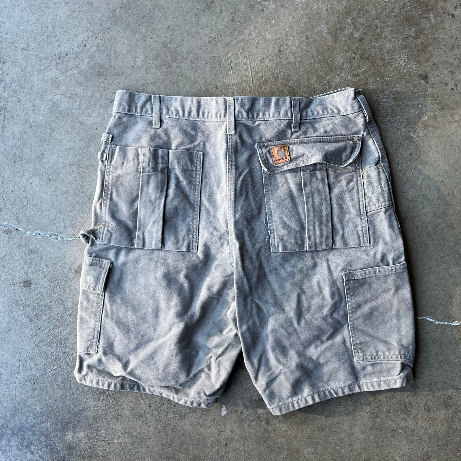 Vintage VINTAGE CARHARTT CARGO SHORTS CARPENTER WORKWEAR 38 BAGGY Size US 38 / EU 54 - 1 Thumbnail
