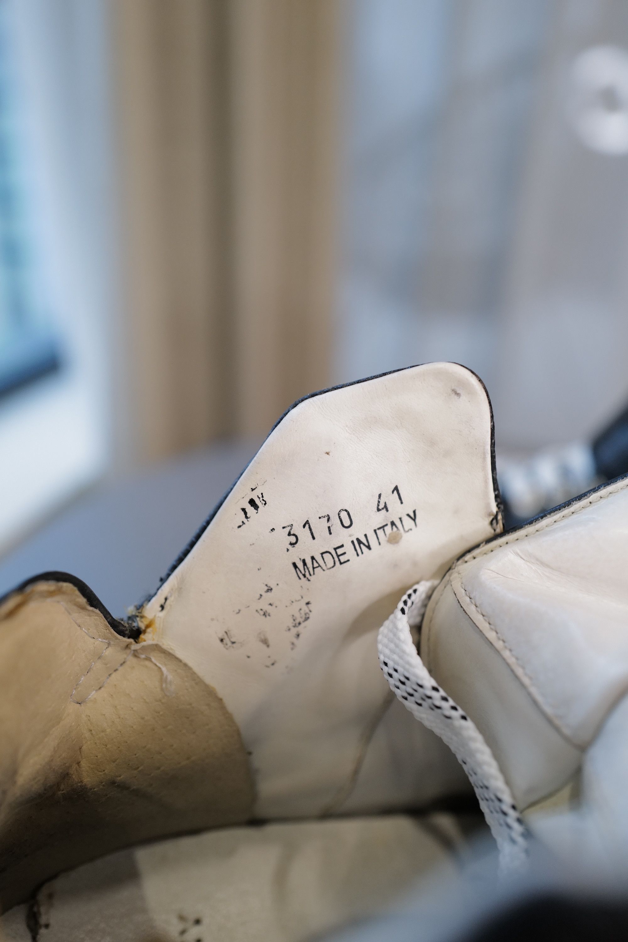 Givenchy Givenchy Hi Top Leather Sneakers Size US 8 / EU 41 - 24 Thumbnail
