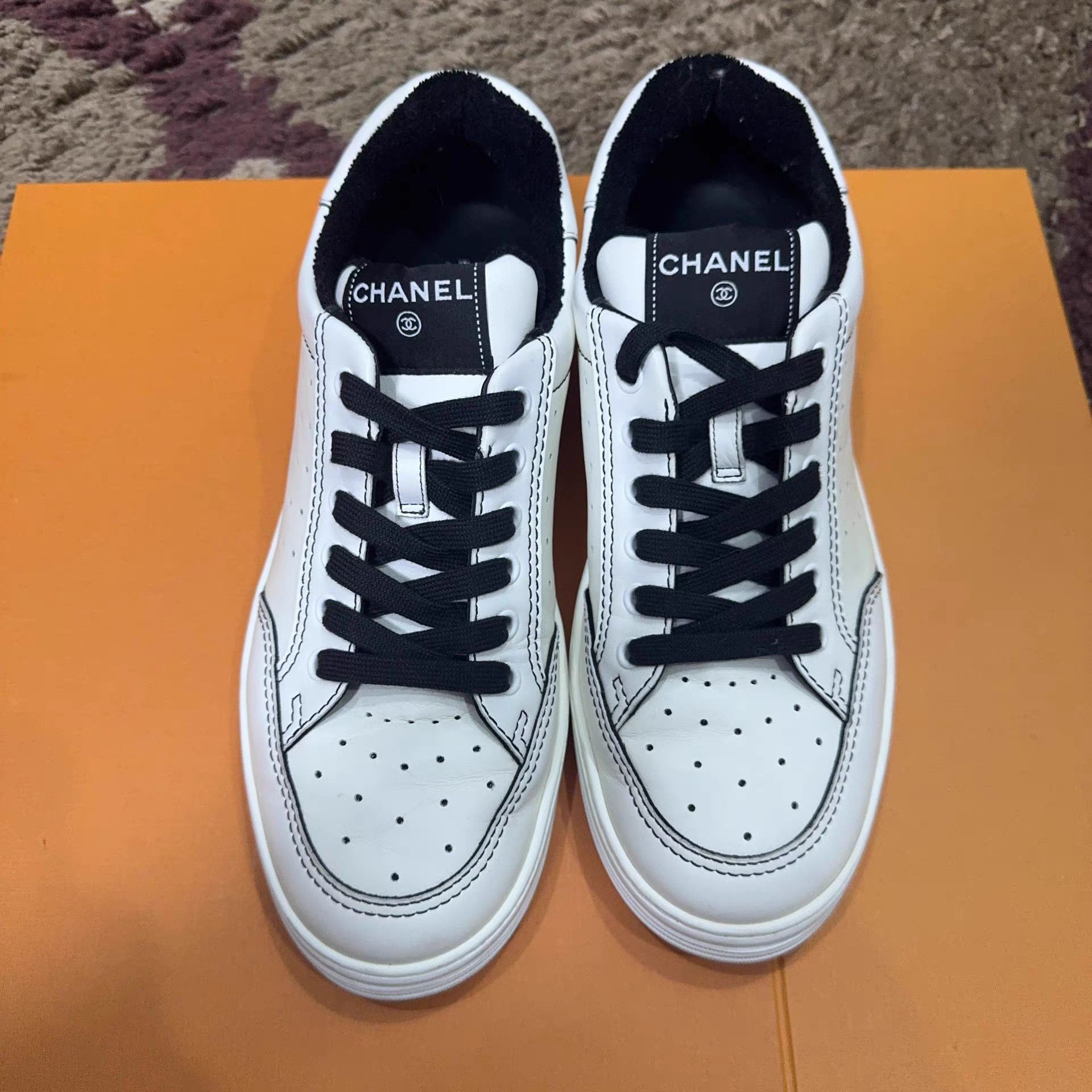 Chanel White Low-Top Sneakers Size 8 Size US 8 / EU 41 - 1 Thumbnail