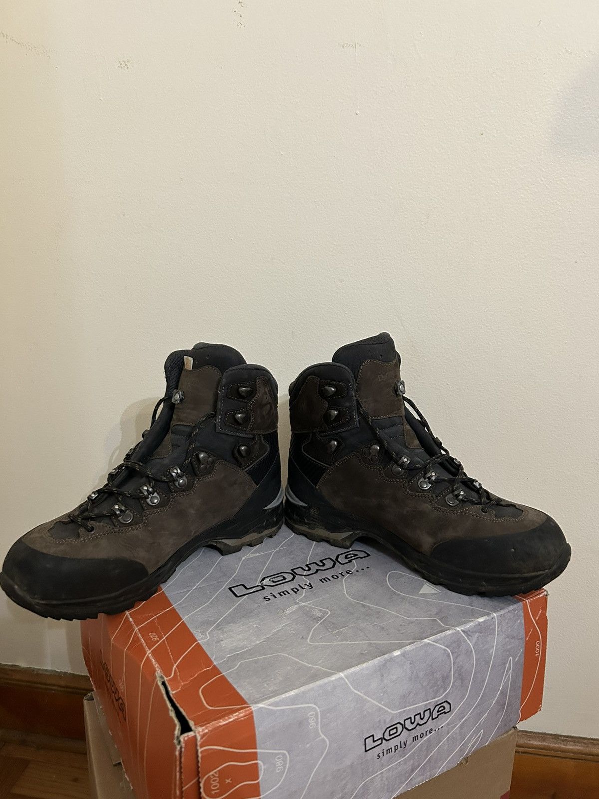 LOWA Lowa mountaineering boot Size US 10 / EU 43 - 6 Thumbnail