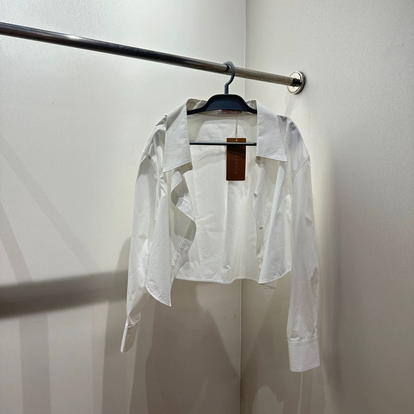 Valentino Valentino jan767 cotton irregular longsleeve IT42 shirt Size M / US 6-8 / IT 42-44 - 1 Thumbnail