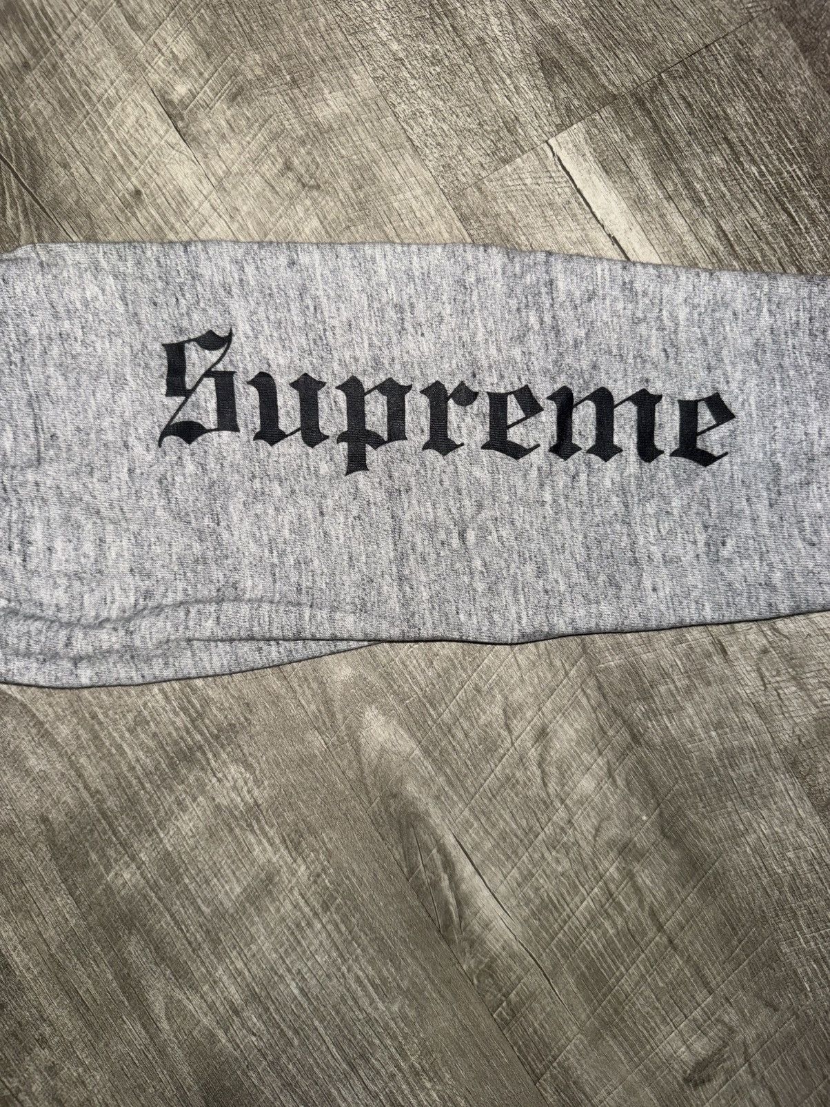 Supreme Supreme Old English logo L/S Size US L / EU 52-54 / 3 - 4 Thumbnail