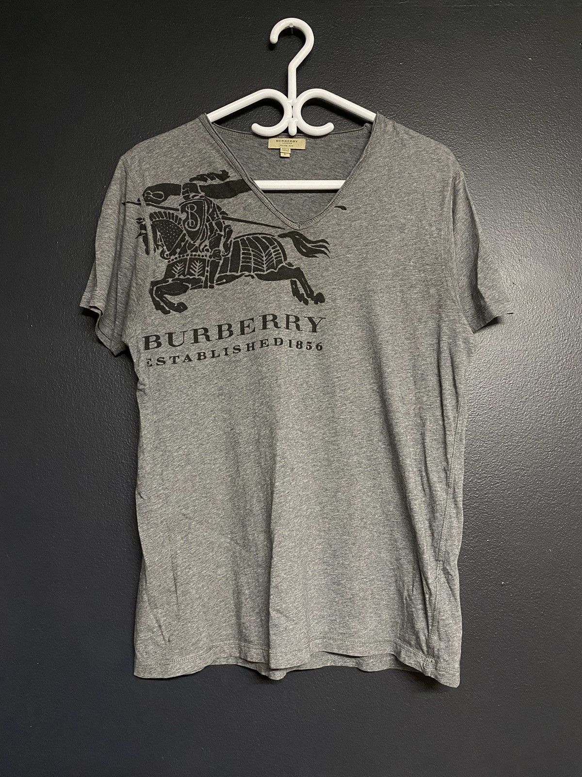Burberry Burberry Big logo V Neck T Shirt Size L / US 10 / IT 46 - 1 Thumbnail
