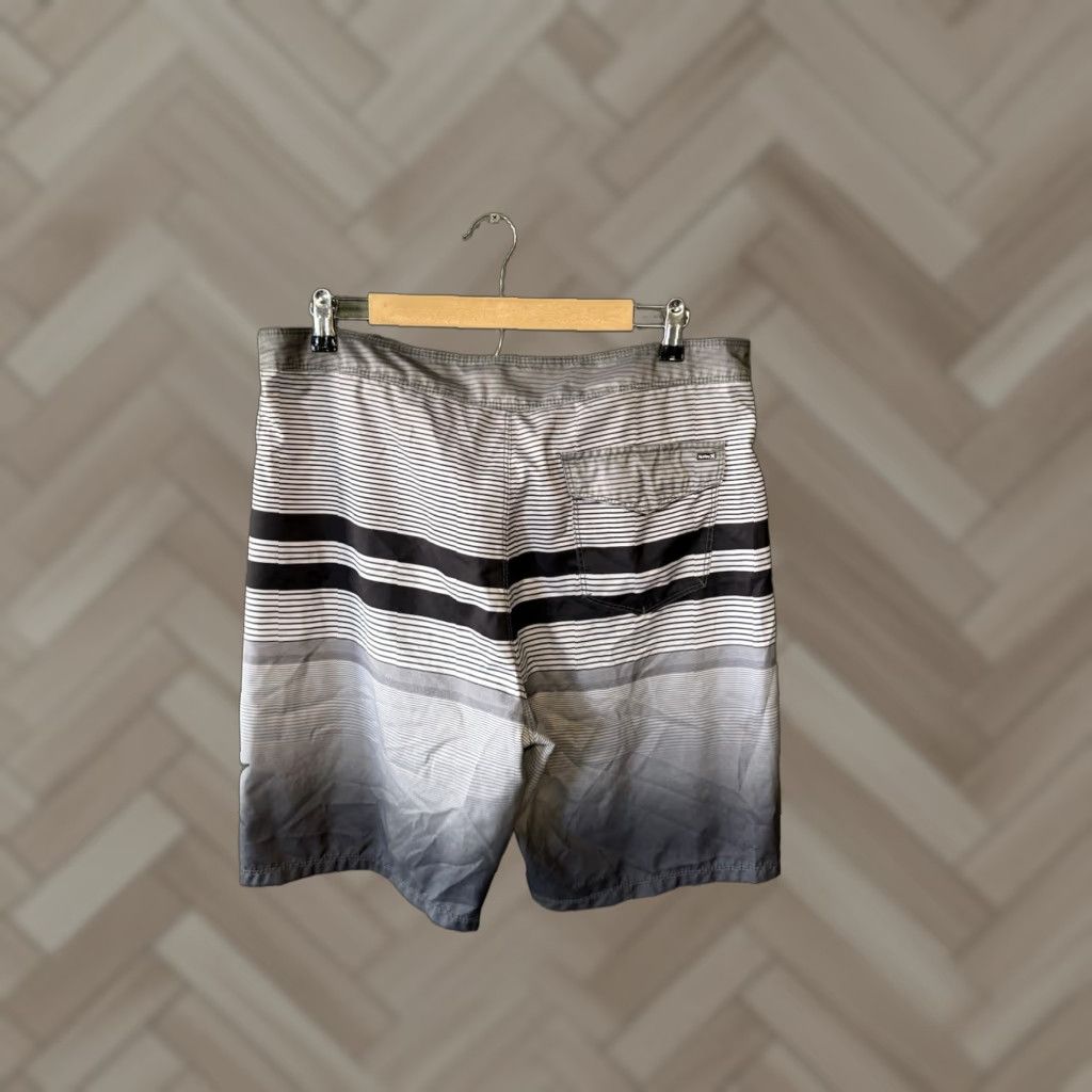 Hurley Hurley Mens Black Striped Board Shorts Size 34 w/ Drawstring Bottom Swim Board Shorts Mens 34 Black Striped Hurley Size US 34 / EU 50 - 1 Thumbnail