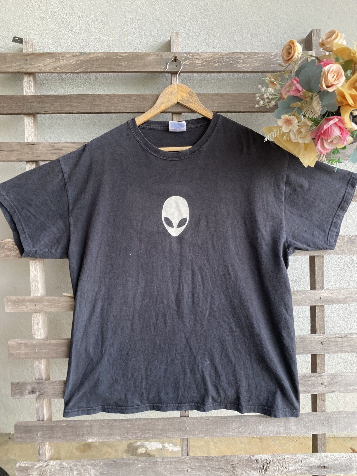Hypebeast Vintage Y2K Alienware Logo Faded Computer Gaming Tshirt Size US XL / EU 56 / 4 - 1 Thumbnail