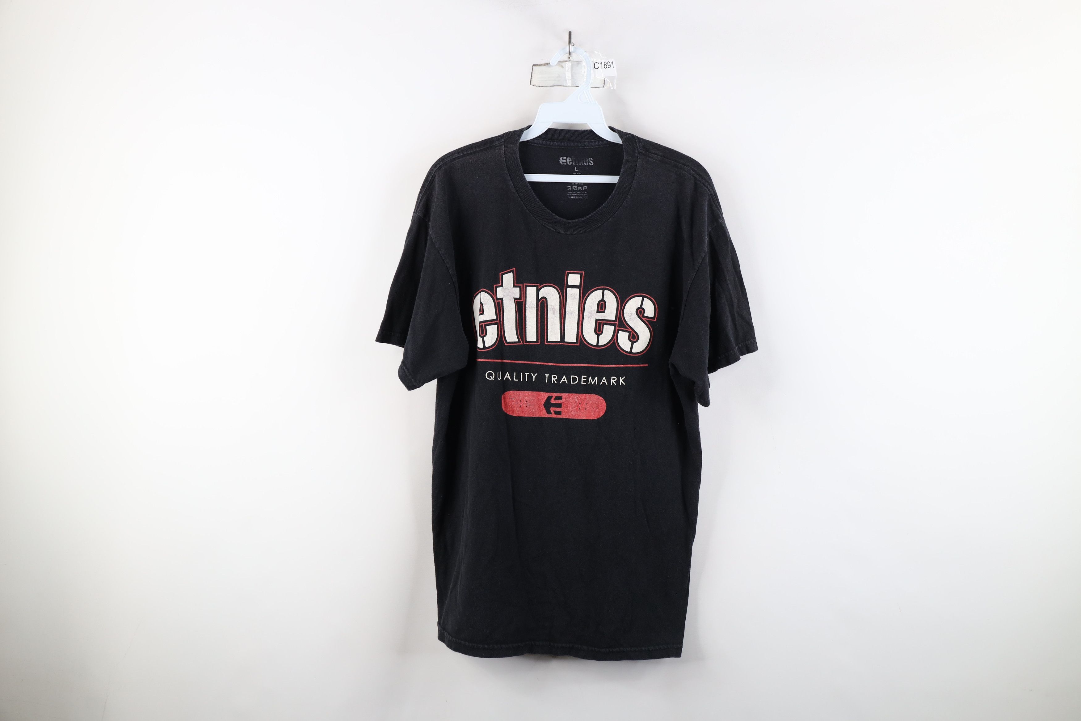 Etnies × Vintage Vintage Etnies Skateboarding Out Big Logo T-Shirt Black Size US L / EU 52-54 / 3 - 1 Thumbnail