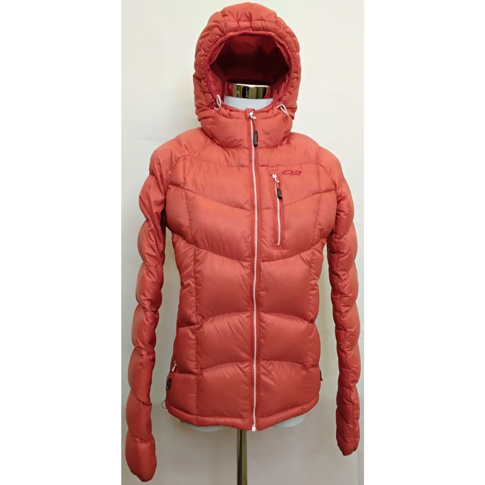 Outdoor Research Outdoor Research Down Jacket Women's Small Red Hooded Size S / US 4 / IT 40 - 2 Thumbnail