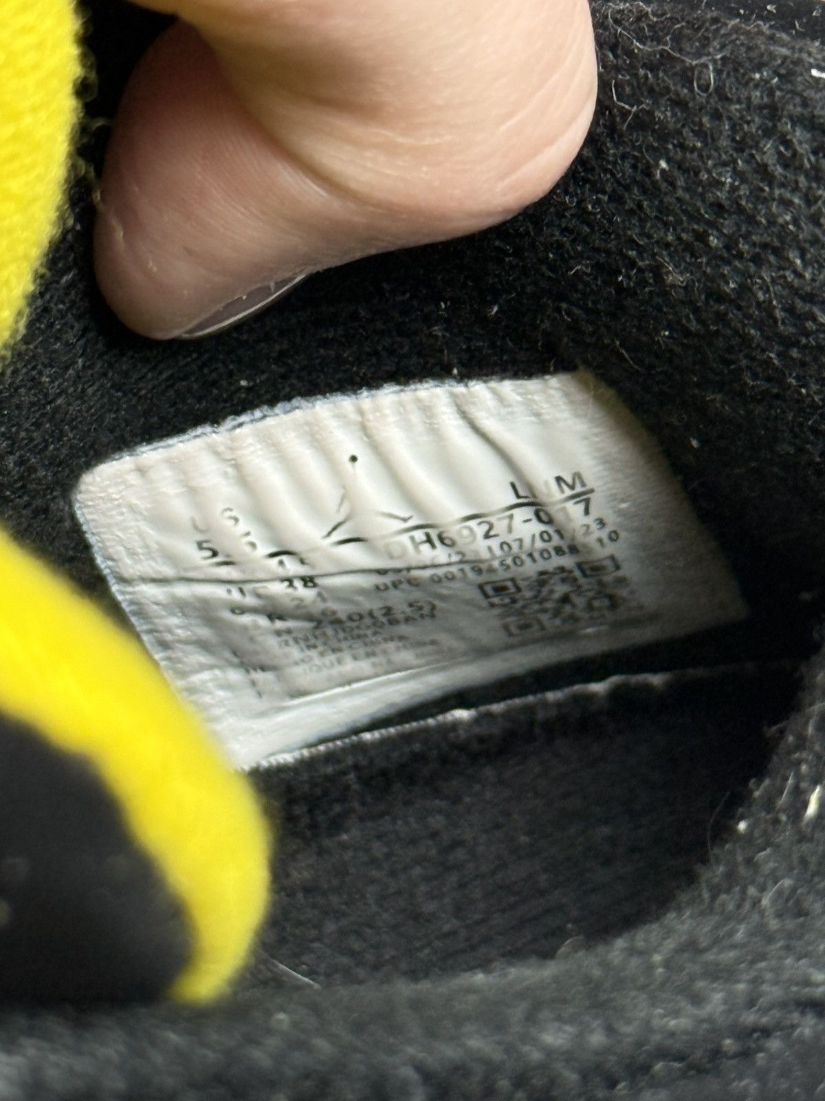 Jordan Brand Nike Air Jordan 4 Retro Thunder Black White Yellow 2023 5,5 Size US 7 / IT 37 - 17 Thumbnail