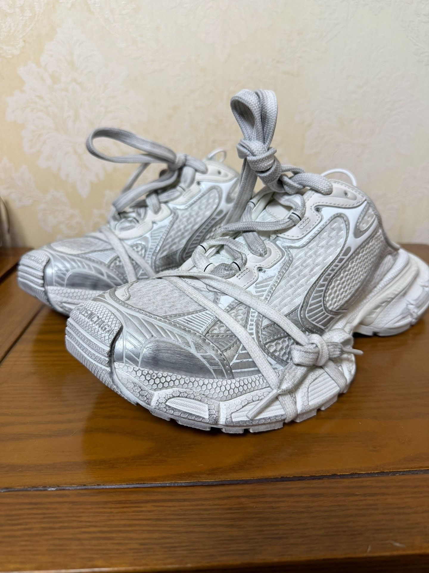 Balenciaga Balenciaga White Sandals us_12 Women Size US 12 / IT 42 - 1 Thumbnail