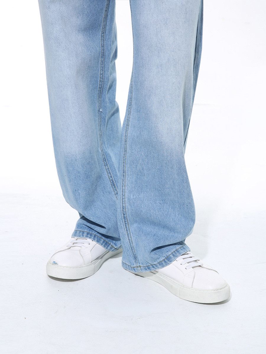 Japanese Brand Men's light blue straight-leg loose-fitting washed jeans Size US 32 / EU 48 - 4 Thumbnail