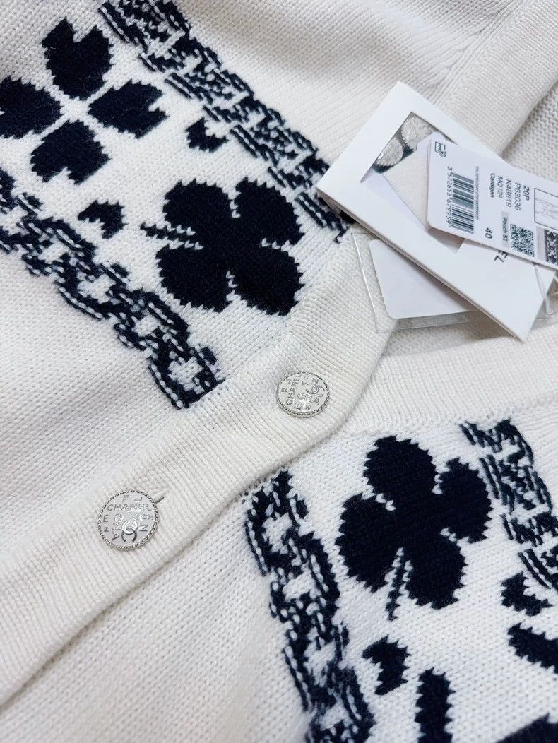 Chanel Chanel White Blue Clover Knit Cardigan Size L / US 10 / IT 46 - 5 Thumbnail