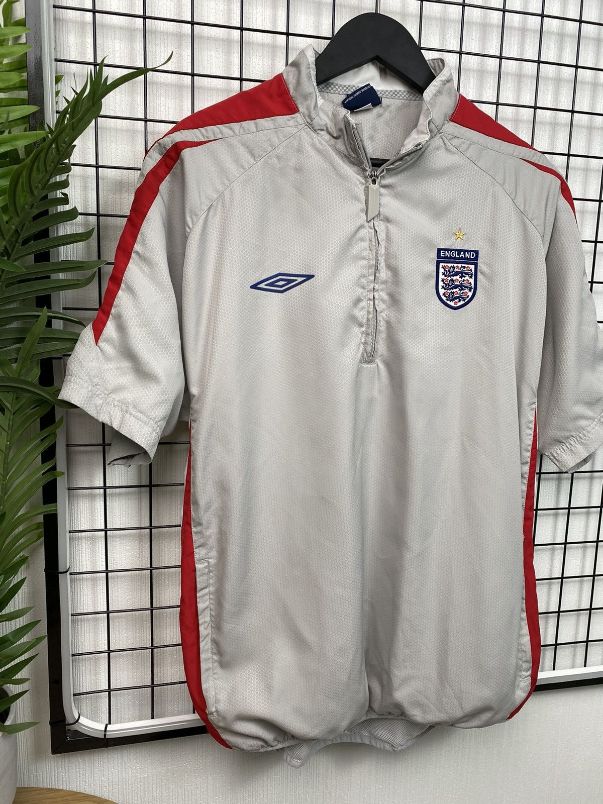 Umbro England Umbro soccer team training jersey L size football Size US L / EU 52-54 / 3 - 6 Thumbnail