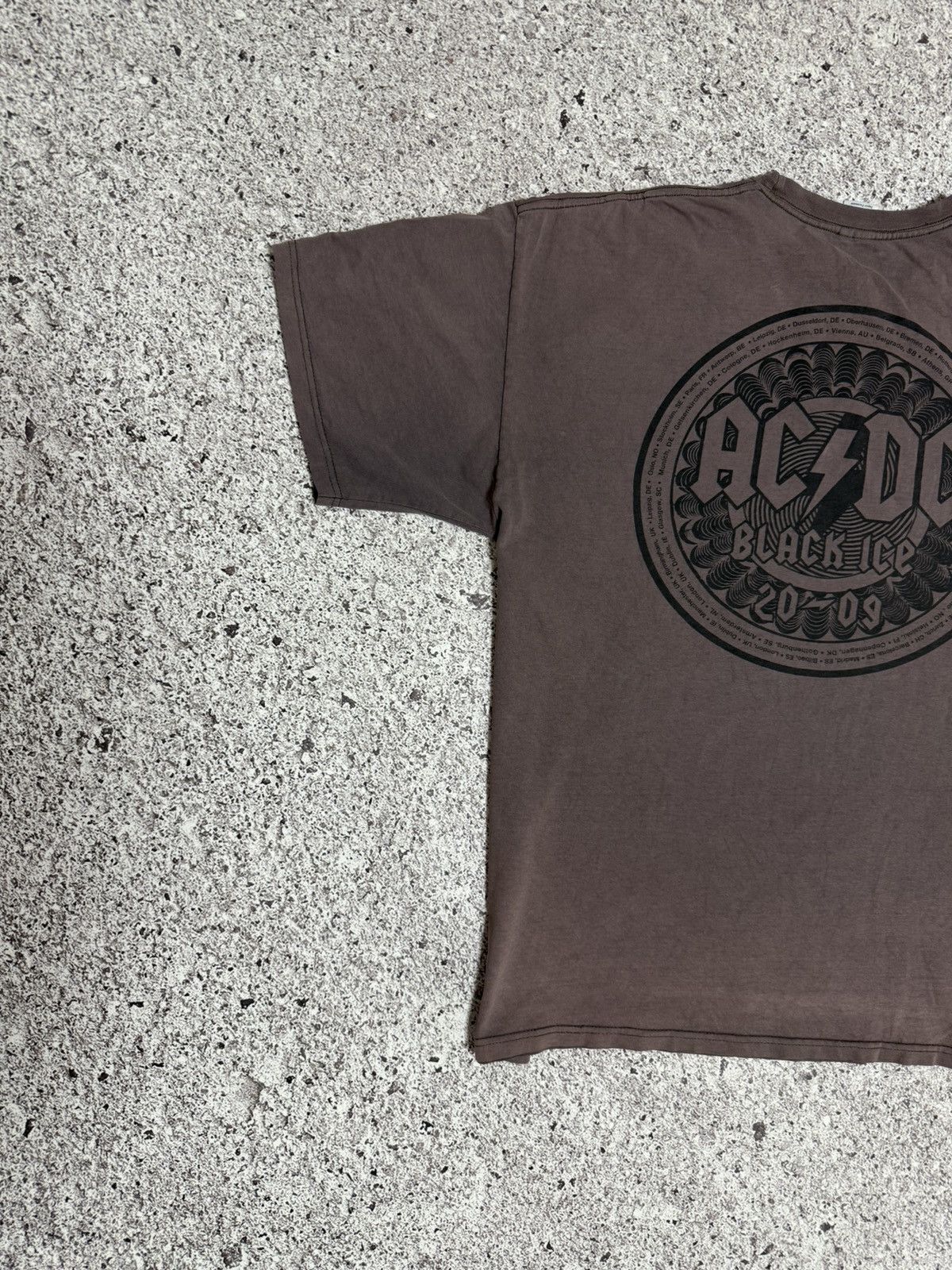 AC/DC × Band Tees Rare Vintage 2009 AC/DC Black Ice Band Rock Retro T-Shirt Size US XXL / EU 58 / 5 - 7 Thumbnail