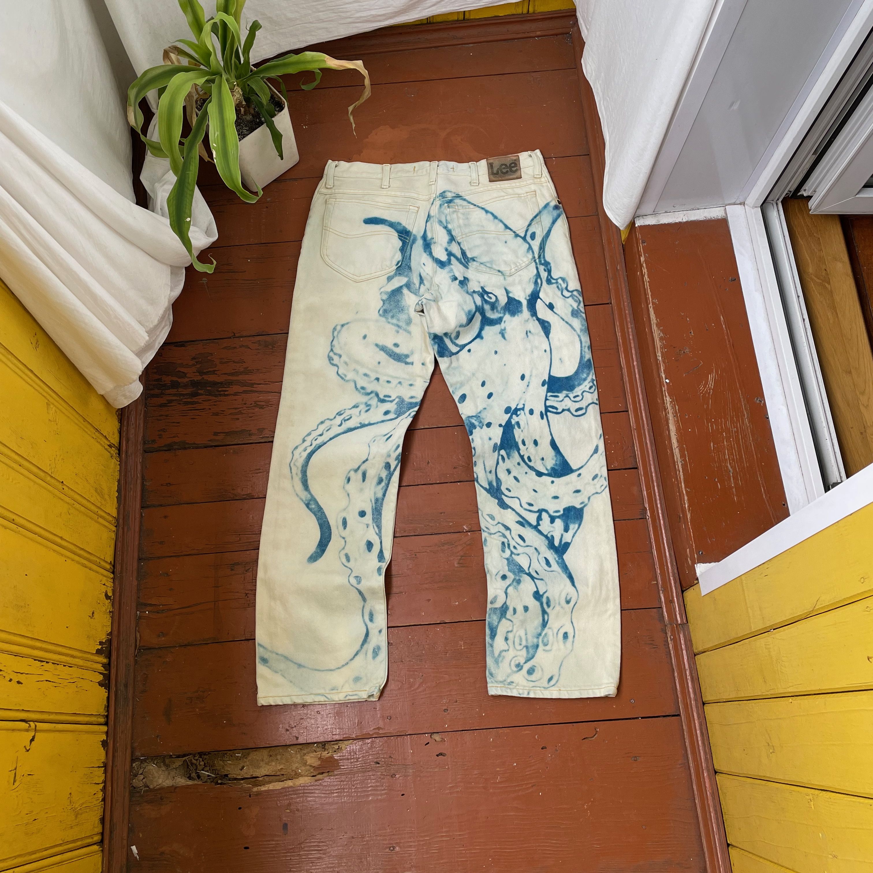Lee Lee jeans very rare custom print octopus sguid 🦑 Size US 34 / EU 50 - 3 Thumbnail