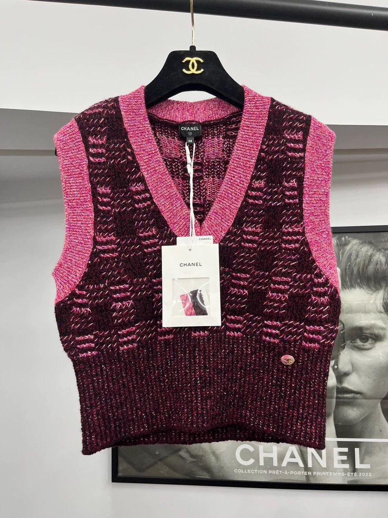 Chanel 22K pink color-blocked cashmere vest