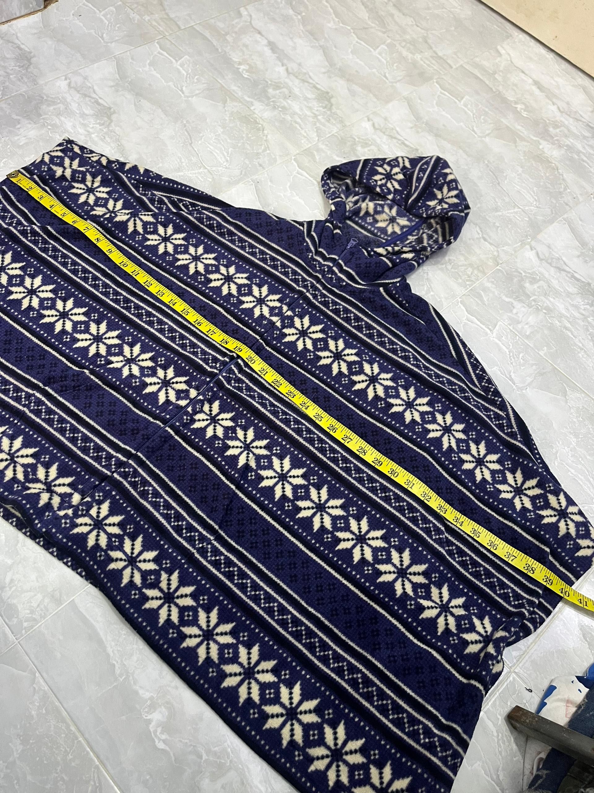 Uniqlo Uniqlo Fair Isle Caped Hoodie Poncho Fleece Size ONE SIZE - 13 Thumbnail