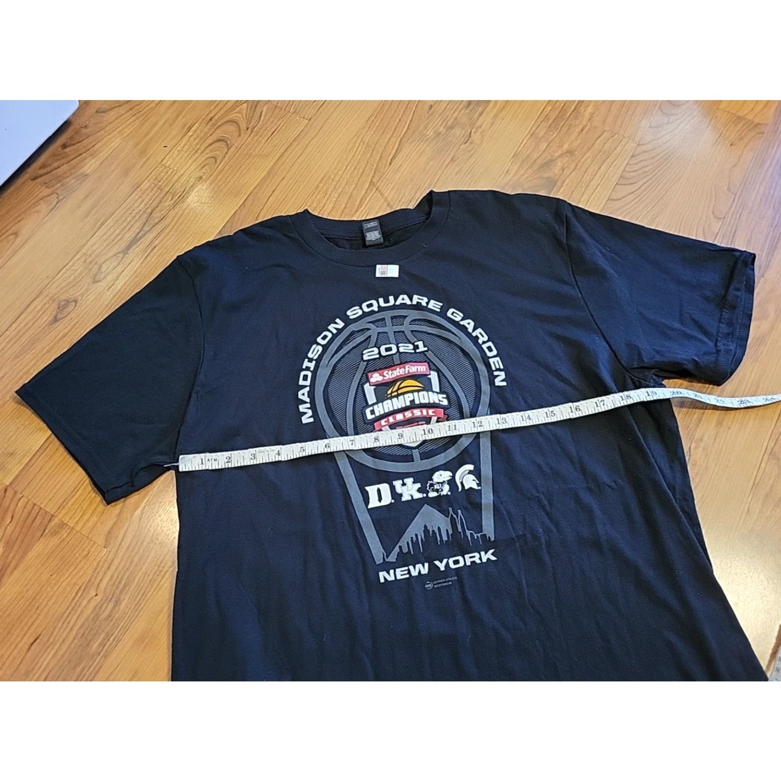 Gildan VINTAGE? No — 2021 Champions Basketball Classic Duke UK KU USC T-Shirt Black Cotton Gildan Men L Crew Neck Short Sleeve Graphic Print Size US L / EU 52-54 / 3 - 5 Thumbnail