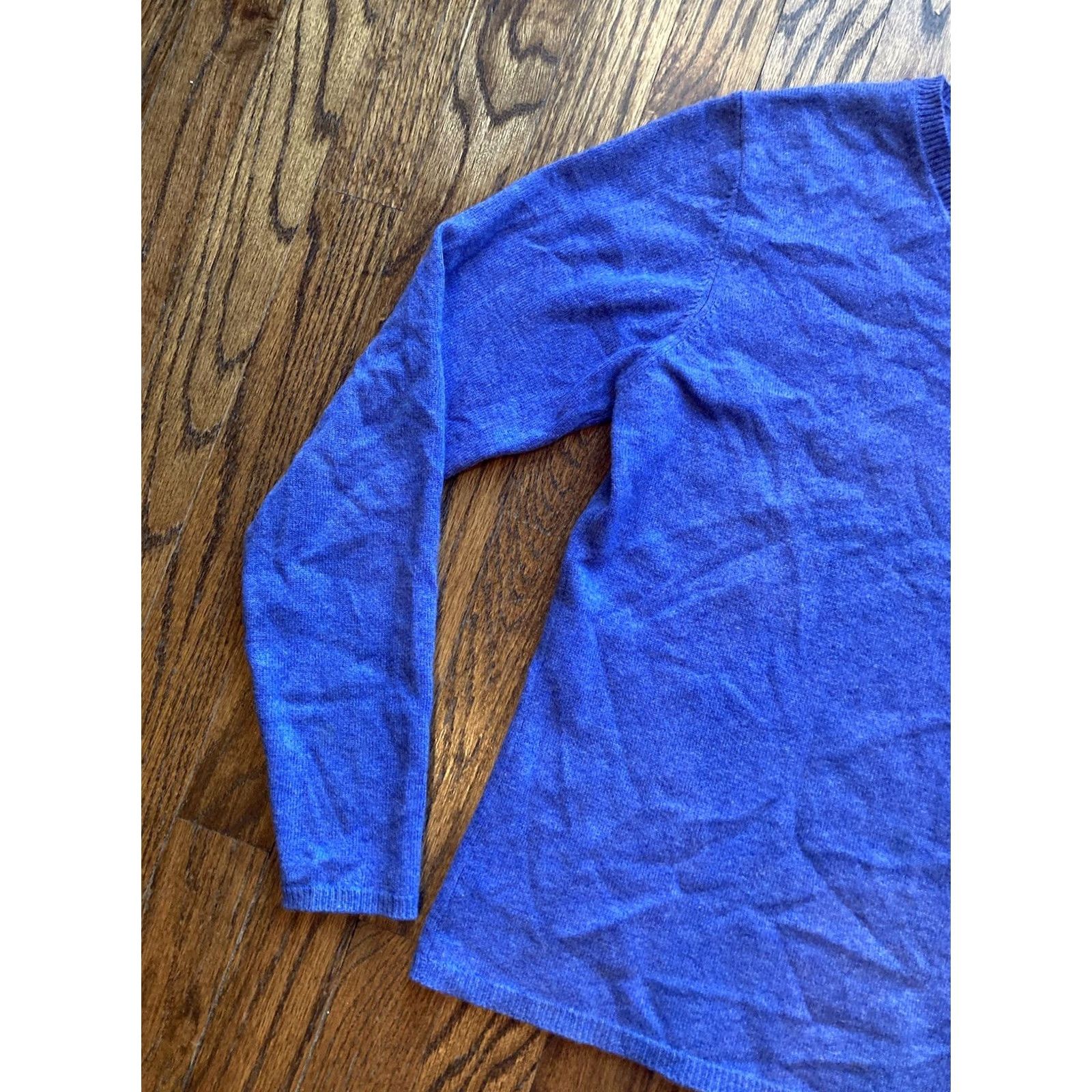 Vintage VINTAGE Geneva Pullover Sweater Womens Size Small V Neck Blue 100% Cashmere Size S / US 4 / IT 40 - 2 Thumbnail
