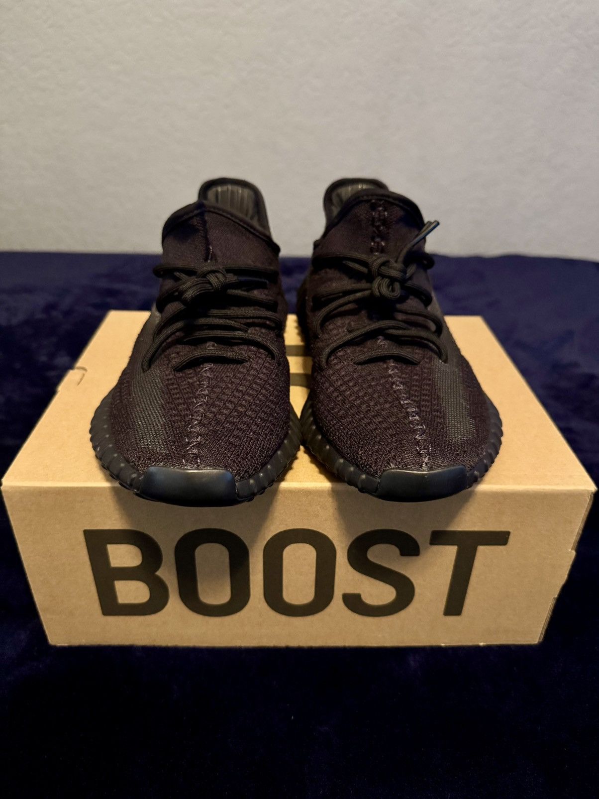 Adidas × Yeezy Yeezy 350s V2 Onyx Size US 10.5 / EU 43-44 - 9 Thumbnail