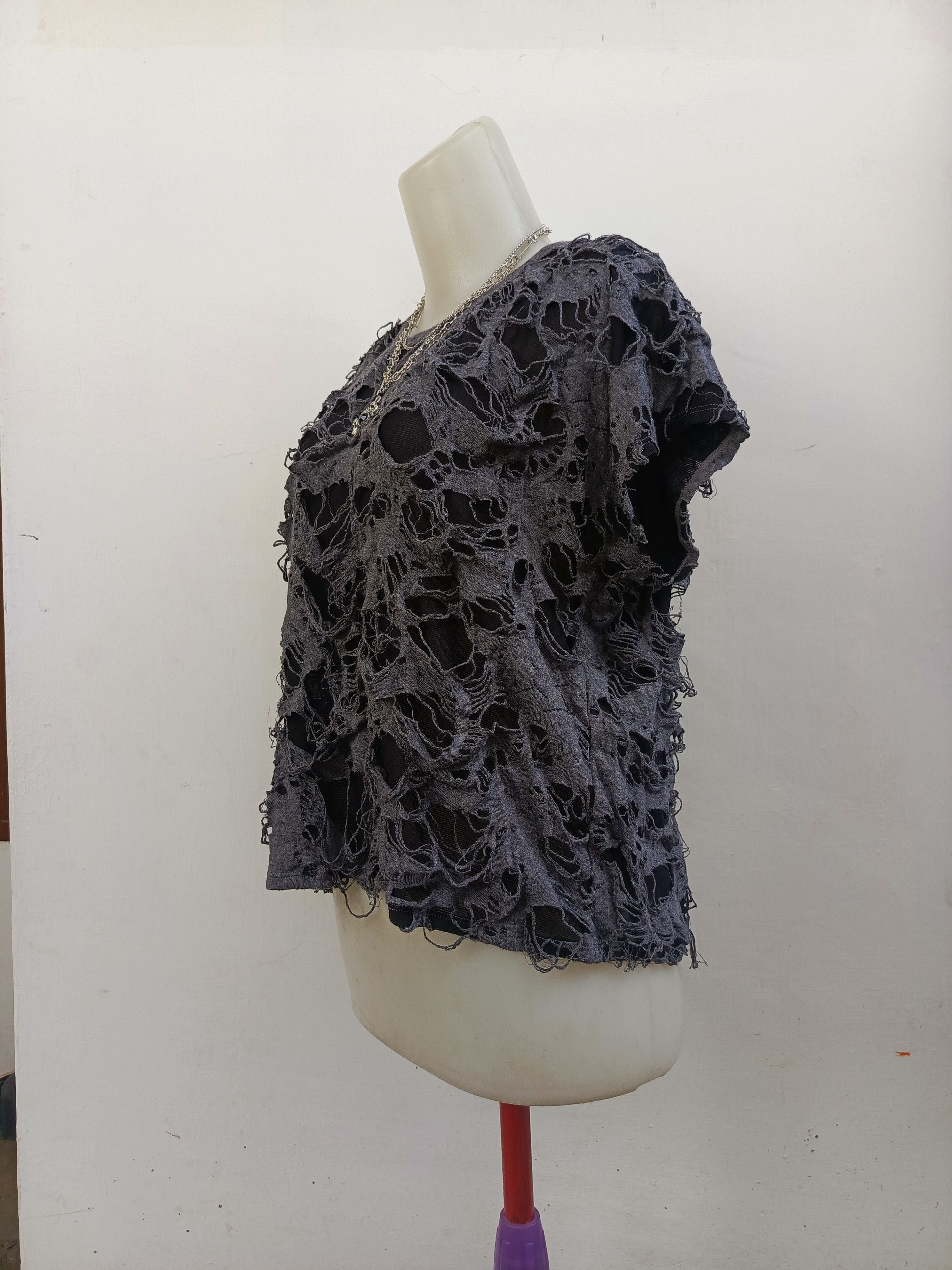 izzue IZZUE Extreme Distressed Grunge Punk Tee Size M / US 6-8 / IT 42-44 - 5 Thumbnail