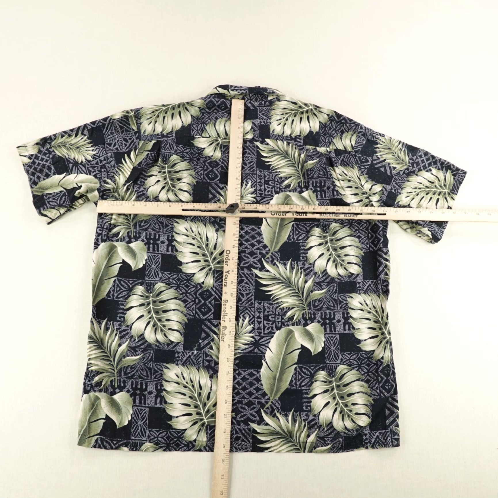 Hilo Hattie VINTAGE Hilo Hattie Shirt Mens Large Black Green Hawaiian Button Up Floral Camp Leaves Shirt Adult Large Black Green Floral Beach Tropical Mens Size US L / EU 52-54 / 3 - 5 Thumbnail