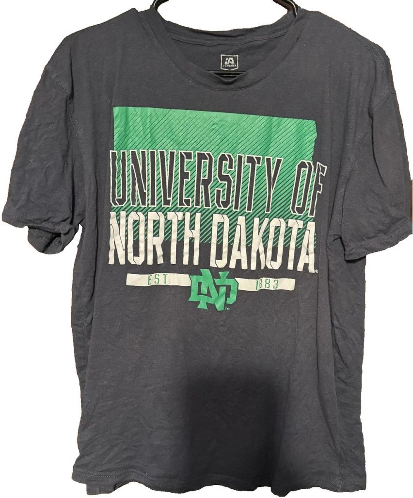 J. America North Dakota Fighting Hawk Men Size L J America T-Shirt Gray Size US L / EU 52-54 / 3 - 1 Thumbnail