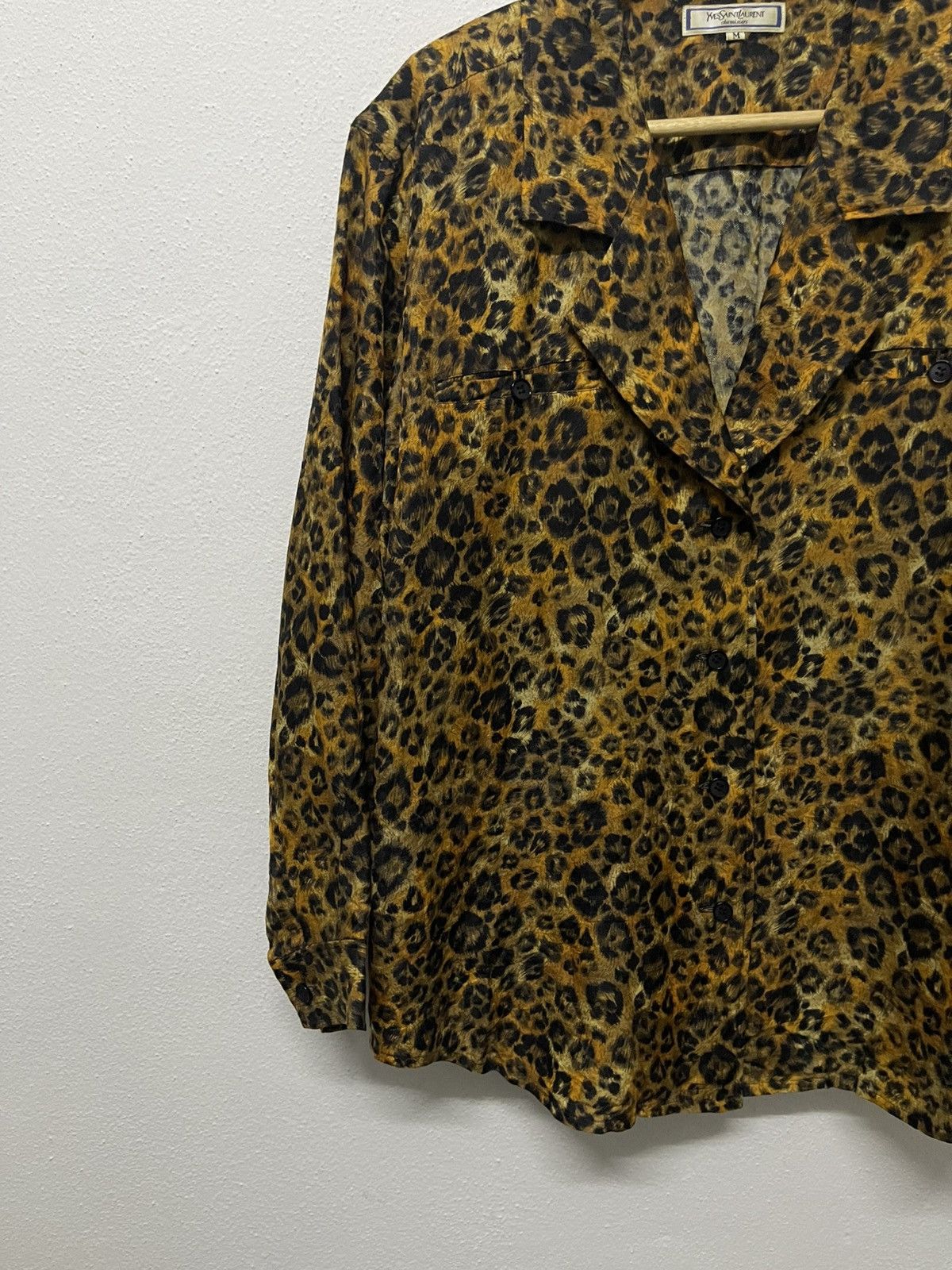 Yves Saint Laurent 1990s YVES SAINT LAURENT LEOPARD OPEN COLLAR FEMININE BLOUSE Size M / US 6-8 / IT 42-44 - 3 Thumbnail