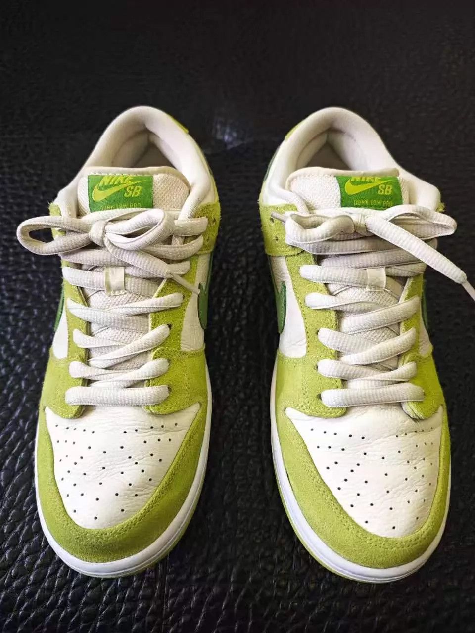 Nike Nike SB Dunk Low White Green Apple DM0807-300 Size US 9.5 / EU 42-43 - 1 Thumbnail