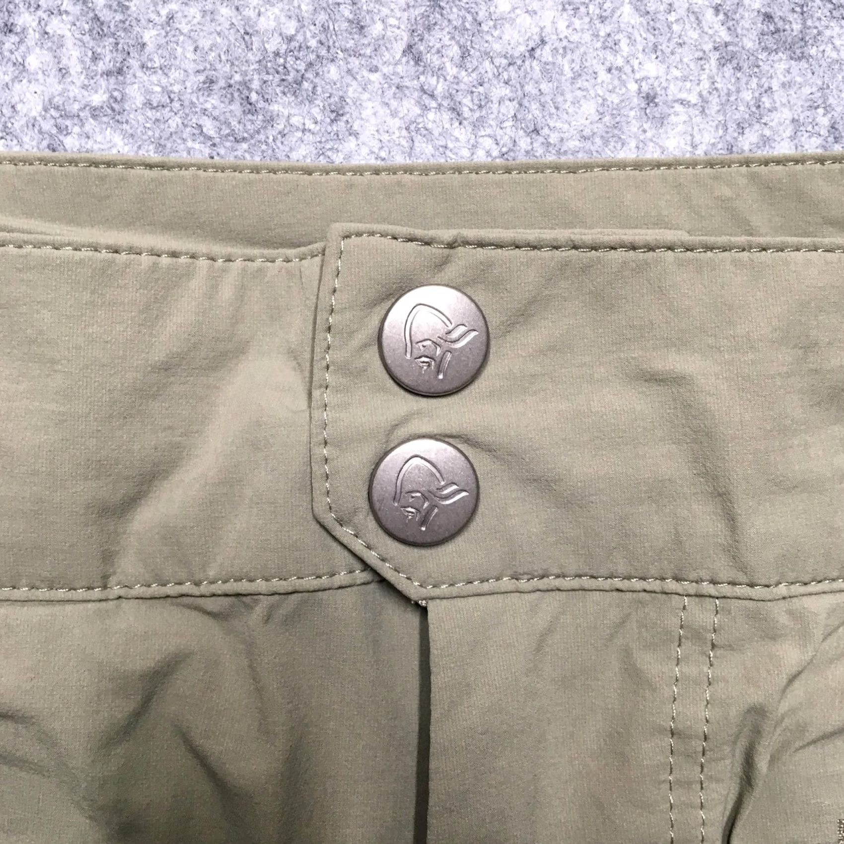 Vintage Norrøna Bitihorn Lightweight Hiking Shorts Mens 36 Beige 10" Inseam Nylon Pocket Adjustable Waist - Mens Large Regular Fit, 10 in Inseam, Beige Size US 33 - 4 Thumbnail