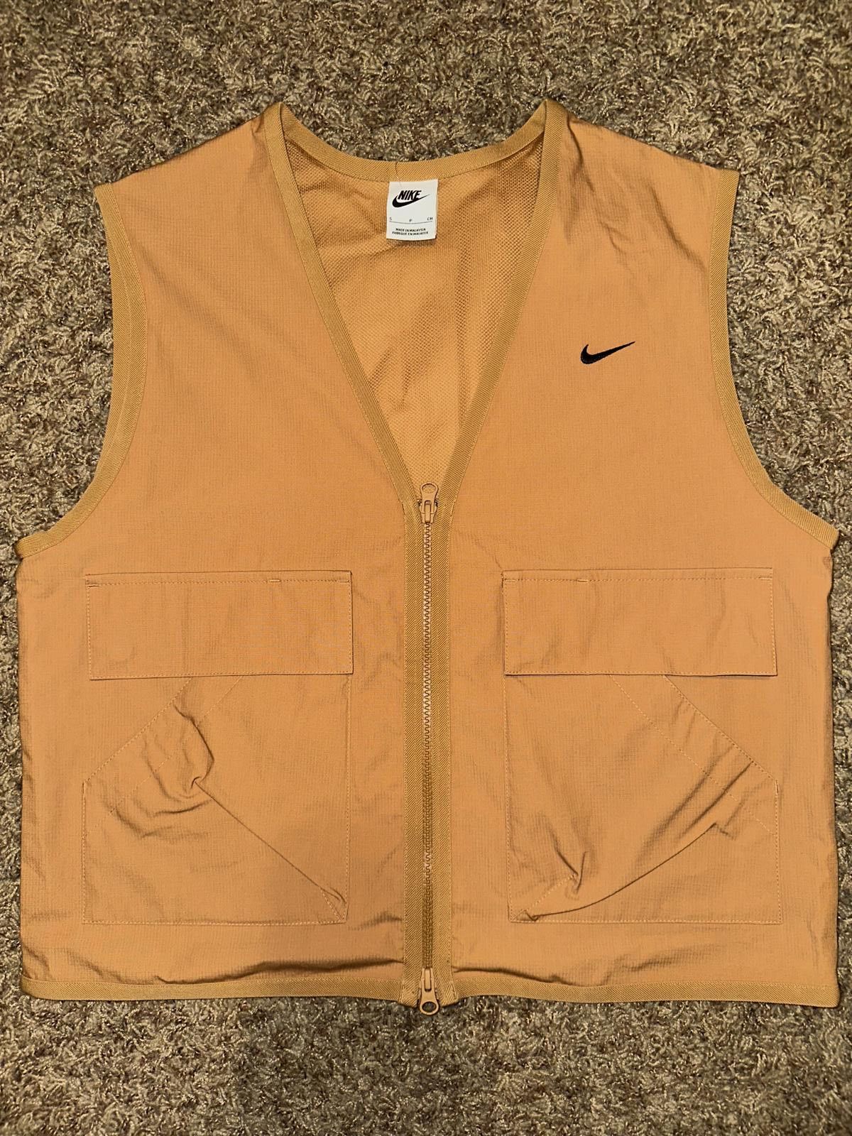 Nike Nike Sportswear Essential Women's Loose Woven Cargo Gilet Size S / US 4 / IT 40 - 1 Thumbnail