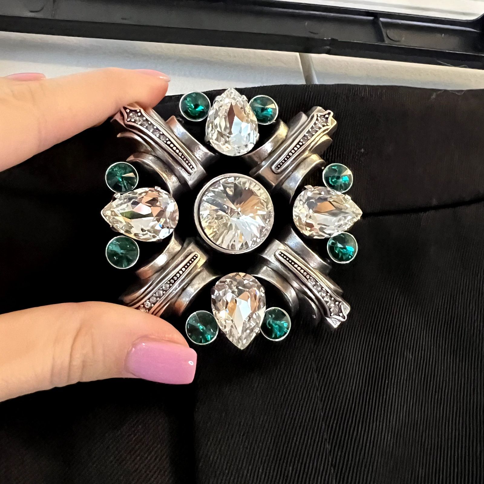 Area Area Crystal Brooch Trousers Pants size 4 100% virgin wool Size 27" / US 4 / IT 40 - 5 Thumbnail
