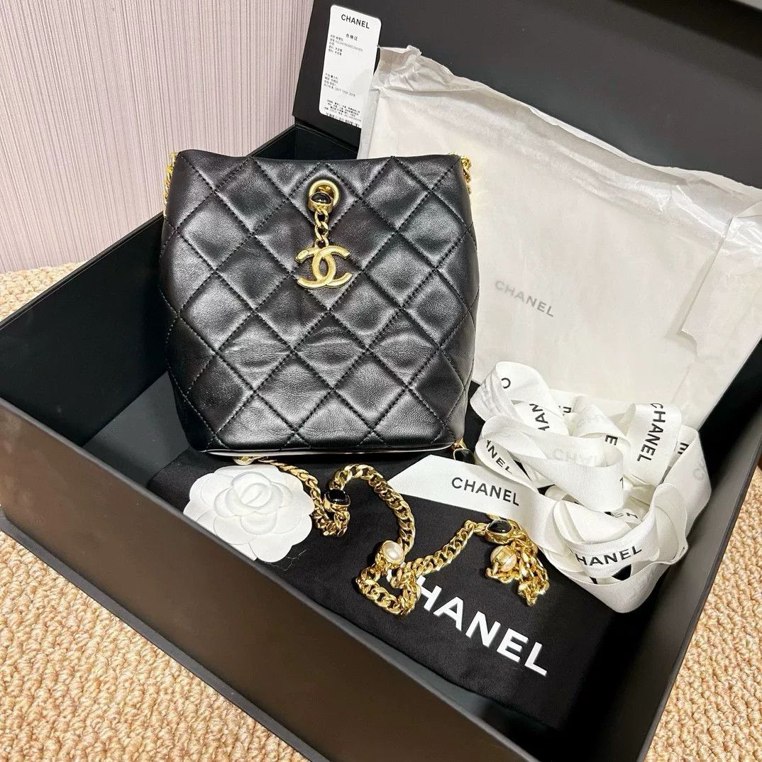 Chanel Pre-loved Bag Very good condition Size ONE SIZE - 1 Thumbnail