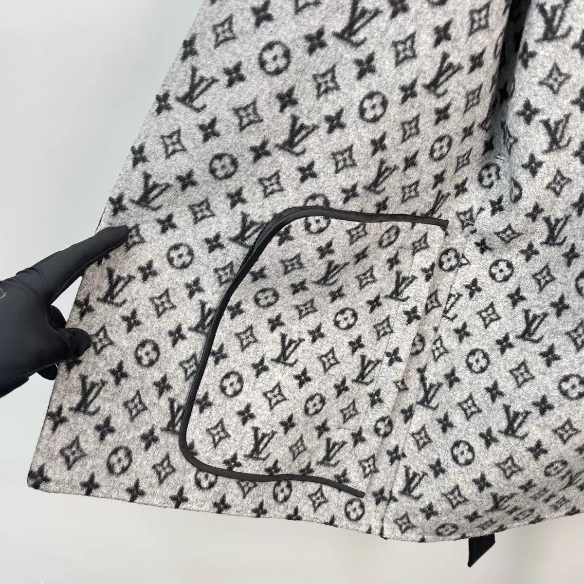 Louis Vuitton LV all-over print dressing gown coat black outer gray inner Size S / US 4 / IT 40 - 9 Thumbnail