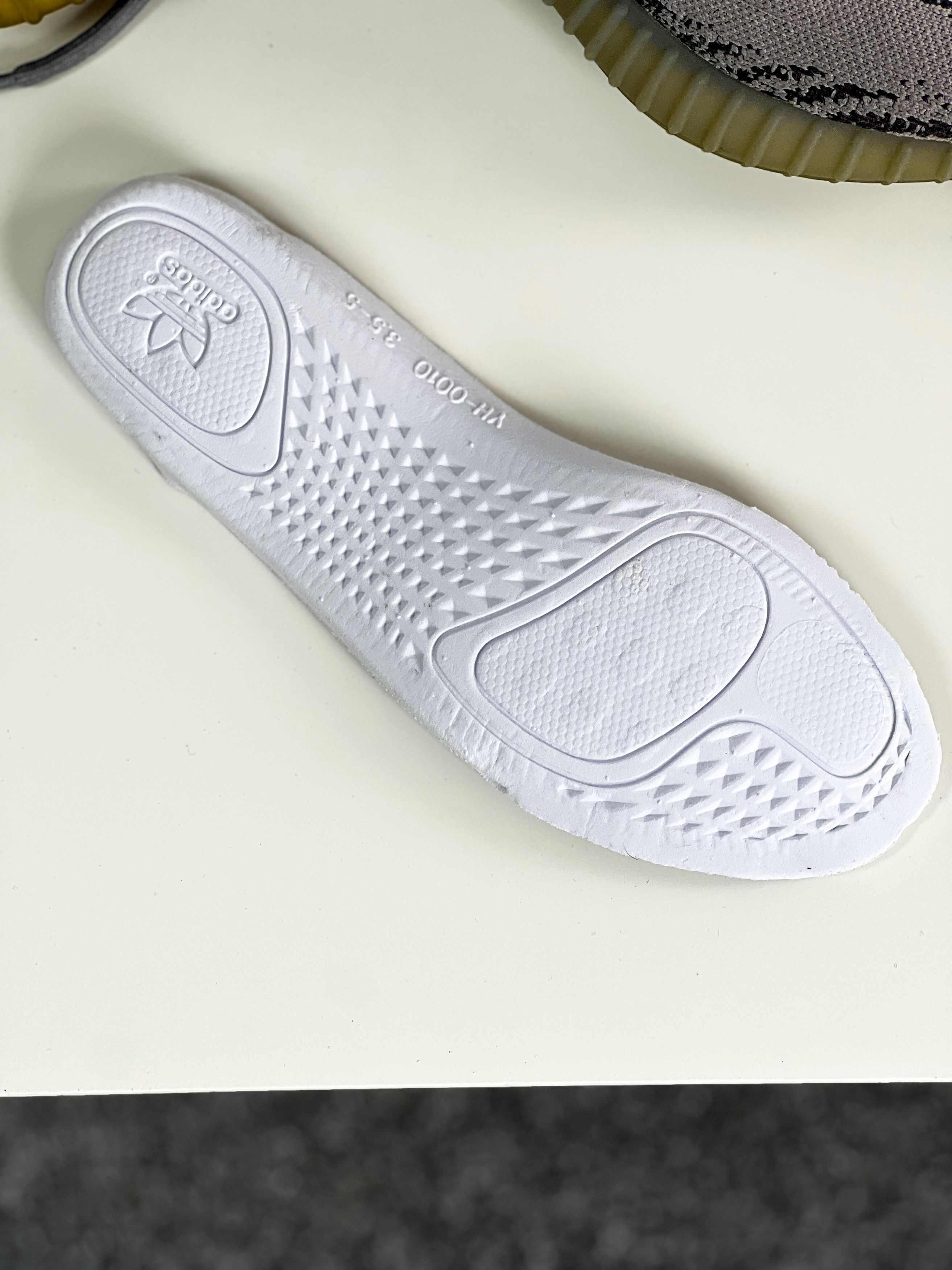 Adidas × Kanye West Adidas Yeezy Boost 350 V2 Beluga 2.0 W Size US 7.5 / IT 37.5 - 14 Thumbnail