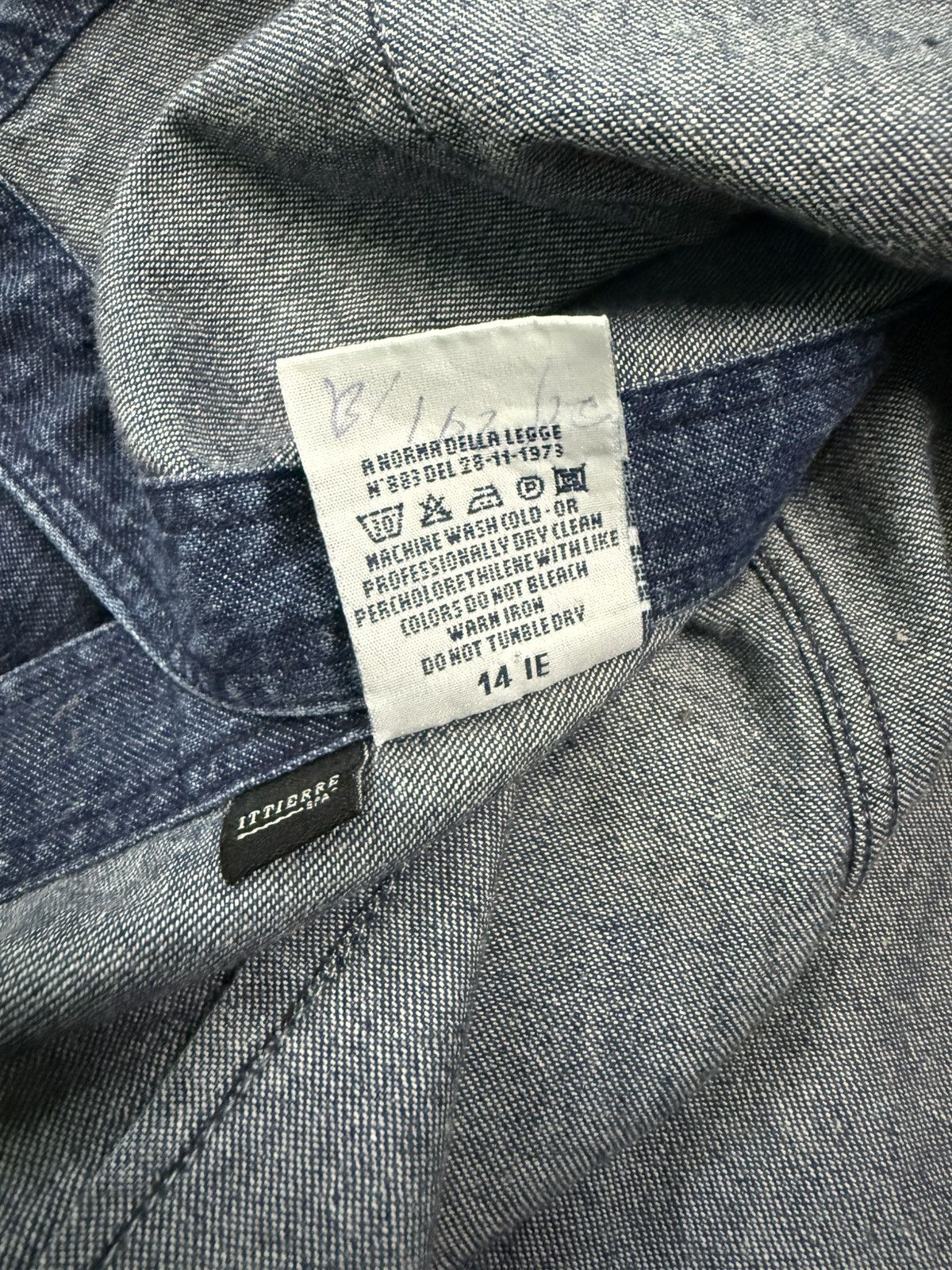 Versace RARE VERSACE WESTERN DENIM SHIRT Size S / US 4 / IT 40 - 15 Thumbnail
