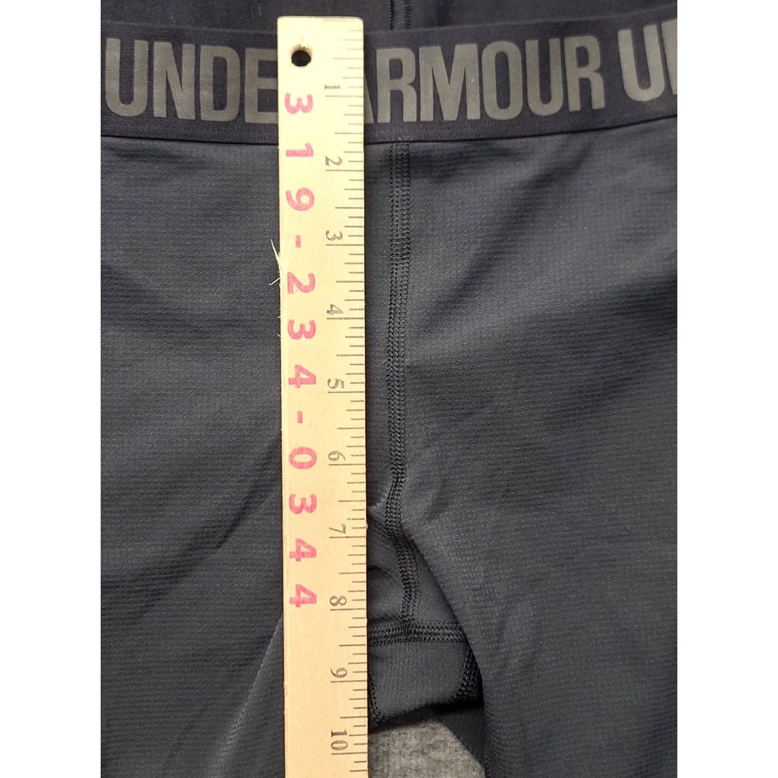 Under Armour Under Armour Capris Leggings Womens M Fit Black Capri Geometric Pattern Athletic Compression 18 in Inseam Gym & Training Womens Size 32" / US 10 / IT 46 - 5 Thumbnail