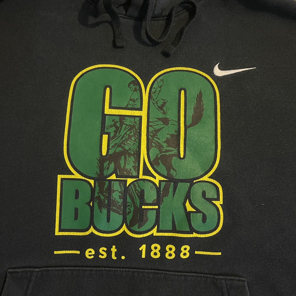 Nike Milwaukee Bucks Nike Mens Medium Black Pullover Hoodie NBA Size US M / EU 48-50 / 2 - 8 Thumbnail