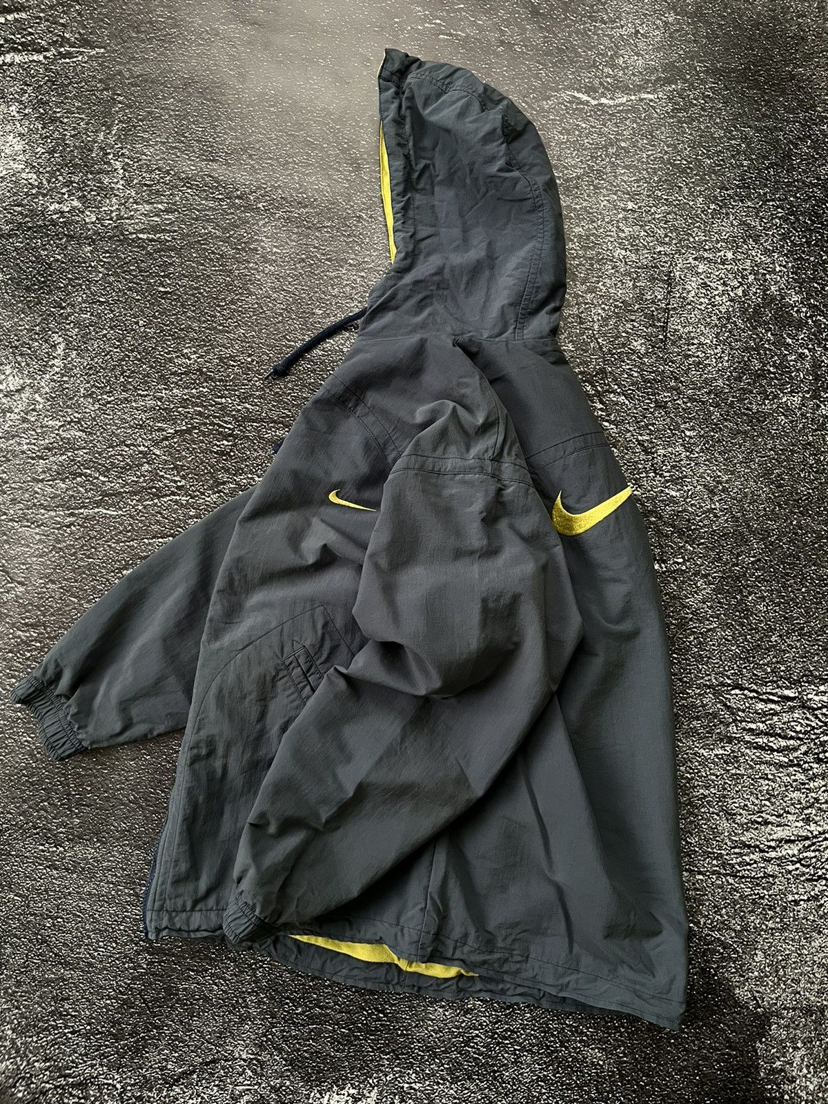 Nike Vintage Nike Y2K Big Swoosh Faded Jacket Size M / US 6-8 / IT 42-44 - 1 Thumbnail
