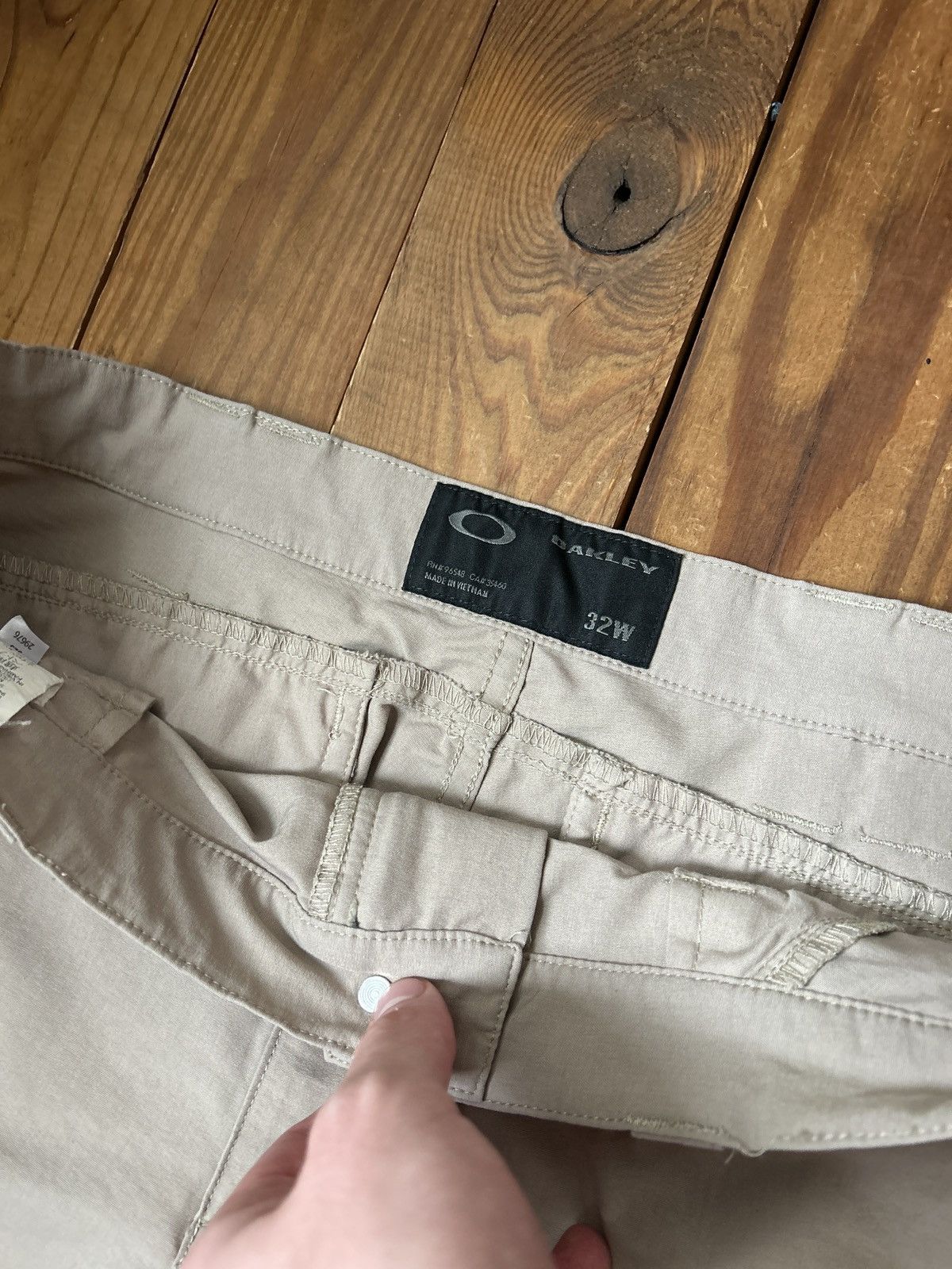 Oakley × Vintage Vintage Y2K Oakley Tan Nylon Shorts Size US 32 / EU 48 - 2 Thumbnail