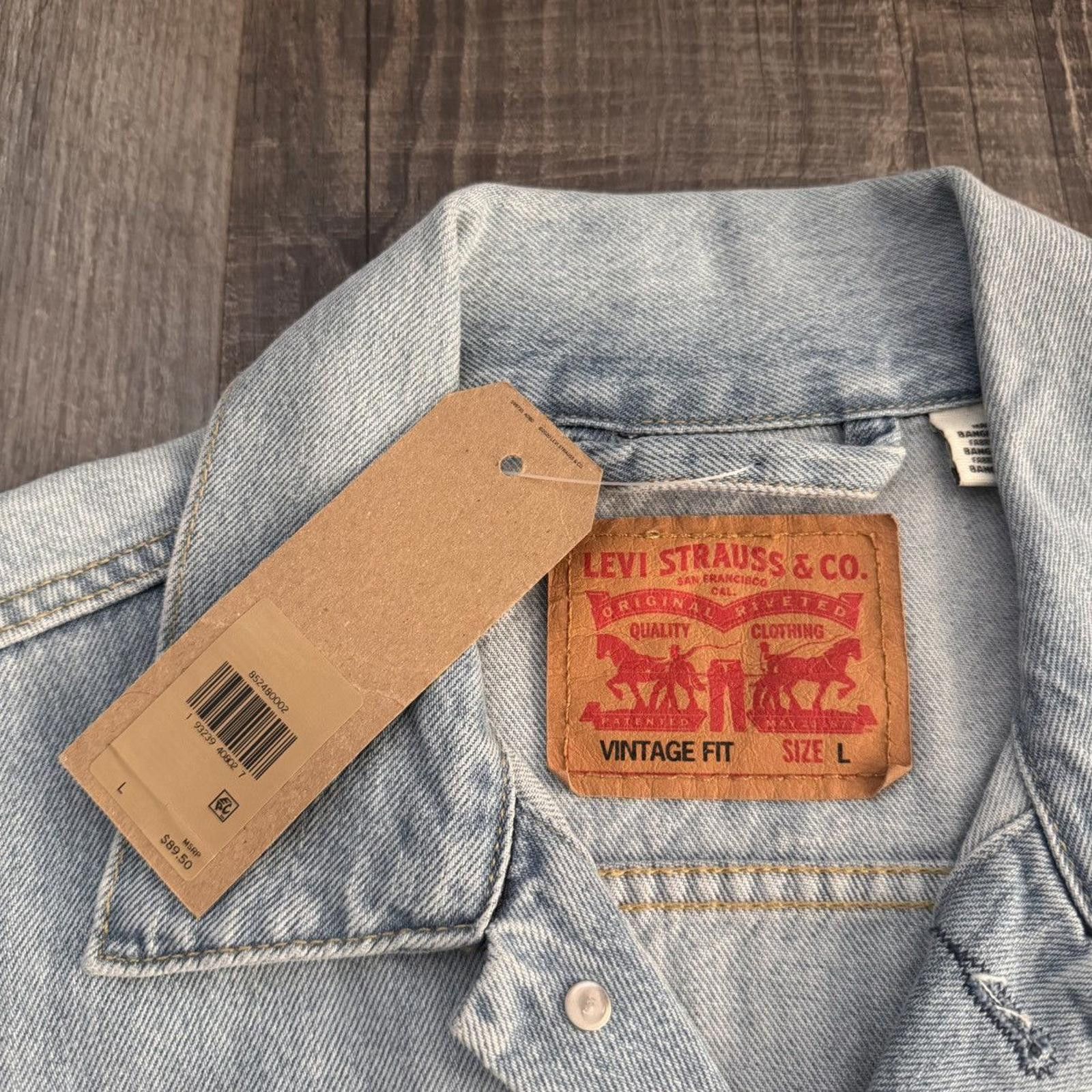 Levi's LEVIS • Vintage Fit Trucker Jacket "Light Wash" (L) Size US L / EU 52-54 / 3 - 2 Thumbnail