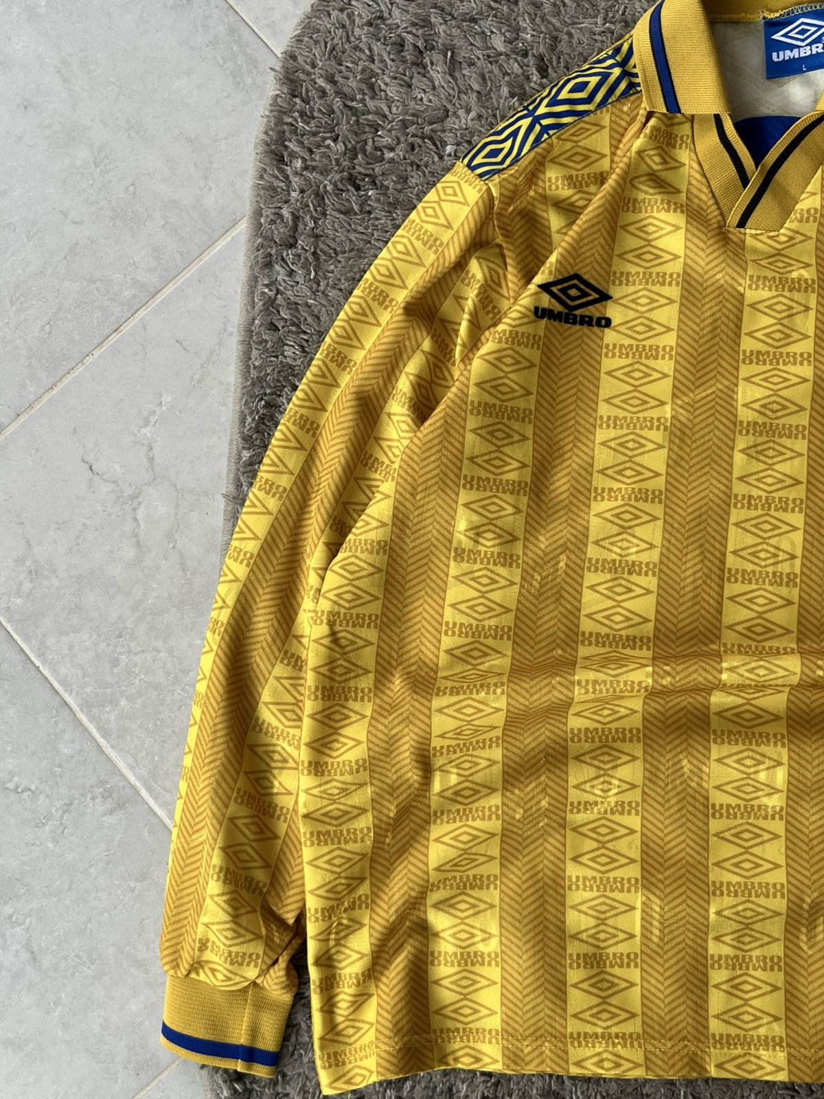 Umbro Umbro Jersey Very Rare Made in England Size US M / EU 48-50 / 2 - 4 Thumbnail